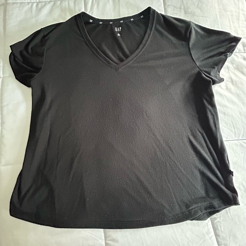 Gap women’s black v-neck summer top; XL; fair condition